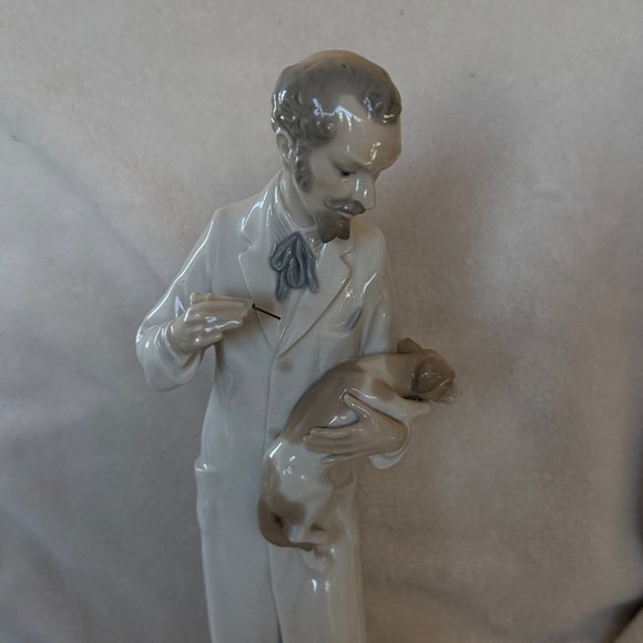 Lladro Other - Lladro Porcelain figurine – the veterinarian